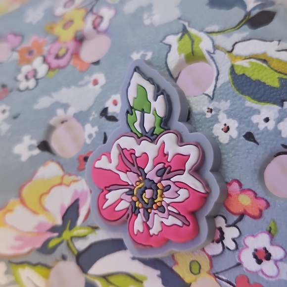 Vera Bradley Crocs Collectible - Picture 4 of 9